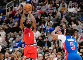 NBA常规赛-伦纳德35分5板 快船117-109击败黄蜂