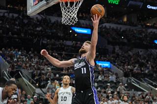 小萨博尼斯接受左膝半月板修复手术 将赛季报销