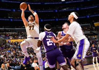 湖人主场128-104大胜国王，东契奇28+5+9率队两连胜