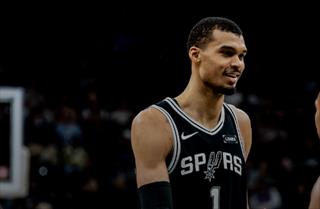 NBA常规赛:文班亚马29+8 马刺145-120大胜火箭