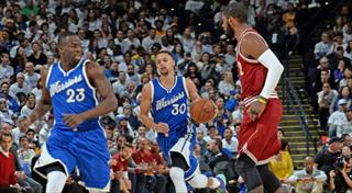 圣诞夜的常客：勇士连续13年亮相NBA圣诞大战，库里时代重塑球队荣耀，17年15次闪耀节日舞台