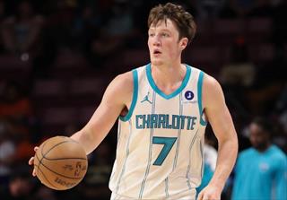 新秀封王！克尼佩尔273记三分险胜鲍尔，创NBA历史首例