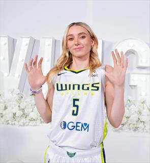颜值与实力相并存：WNBA状元佩奇新秀赛季表现：场均19.1分5.3助！