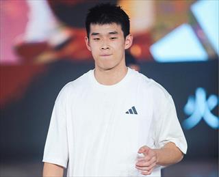 林葳创历史：成中国首位征战NCAA的男篮职业球员 新赛季加盟俄勒冈大学