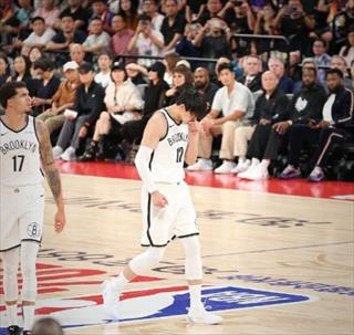 NBA中国赛-篮网加时惜败太阳 布克18分&amp;曾凡博登场0分3犯规
