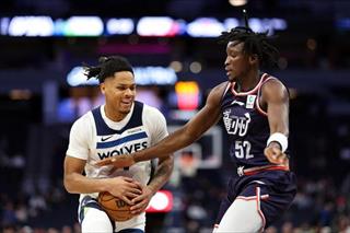 NBA季前赛-广州60分狂输森林狼 陈国豪6分创新低