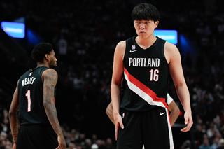 11月3日开拓者队记披露杨瀚森选秀定位：非乐透首轮中段新秀，成长需时间，NBA杯首战遭DNP无缘对阵约基奇