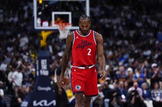 NBA常规赛快船惜败热火，莱昂纳德赛前称背靠背无时间限制赛后却扭伤脚踝，明日战雷霆成疑