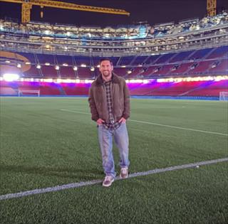 记者：梅西夜访诺坎普没提前问 只是回来看看