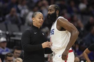 快船主场惜败老鹰五连败，哈登拼尽全力难救主