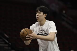 开拓者惜败魔术，杨瀚森连续五场无缘登场