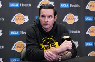 11月24日湖人险胜爵士，雷迪克谈三分困境盼本赛季加速改善