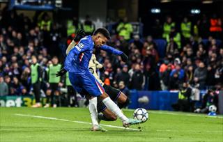 18岁埃斯特旺身价6000万 欧冠5场3球+巴西4场4球