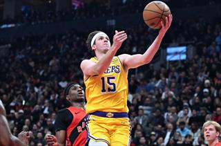 里夫斯谈湖人频繁轮换：提前磨合不同阵容是为应对突发状况