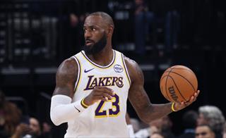 末节连得10分助湖人取胜！詹姆斯感慨：这是退役后再也找不回的感觉