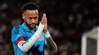 内马尔完成膝盖微创术，世界杯征程现曙光