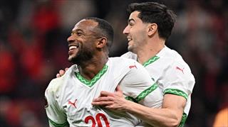 卡比：绿茵场上的谦逊英雄与空中艺术大师