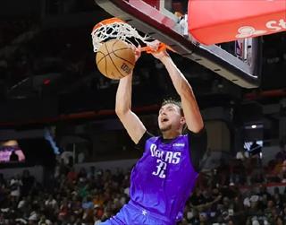 状元大战榜眼！ 夏联马刺76-69胜独行侠